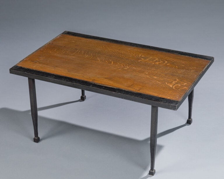 Travail des ANNEES 1970 - Table basse, plateau rectangulaire en bois, piètement… maison de vente aux encheres commissaire-priseur auction house boisgirard antonini