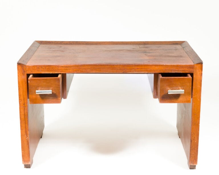 Travail FRANCAIS 1930 - Bureau en acajou teinté à plateau rectangulaire reposan… maison de vente aux encheres commissaire-priseur auction house boisgirard antonini