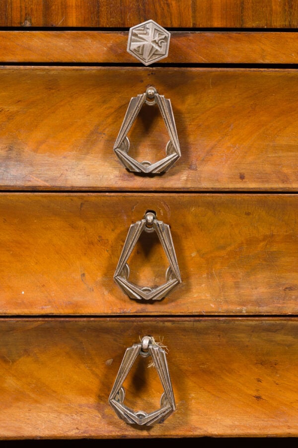 Travail FRANÇAIS 1930 - Vitrine de présentation à caisson cubique en deux parti… maison de vente aux encheres commissaire-priseur auction house boisgirard antonini