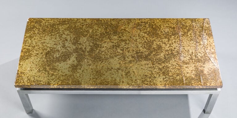 Travail FRANÇAIS 1970 - Table basse à plateau rectangulaire en bois recouvert d… maison de vente aux encheres commissaire-priseur auction house boisgirard antonini