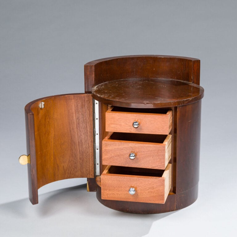 Travail FRANÇAIS XXème - Table d'appoint formant chevet moderniste en bois tein… maison de vente aux encheres commissaire-priseur auction house boisgirard antonini