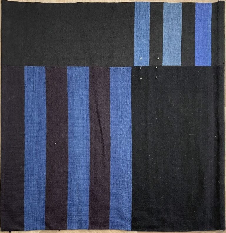 Travail MODERNE - Suite de deux tapisseries à décor géométrique bleu, bleu mari… maison de vente aux encheres commissaire-priseur auction house boisgirard antonini