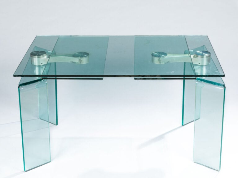 Travail MODERNE - Table de salle à manger, plateau en verre à deux allonges piv… vente aux encheres auction house commissaire-priseur boisgirard antonini