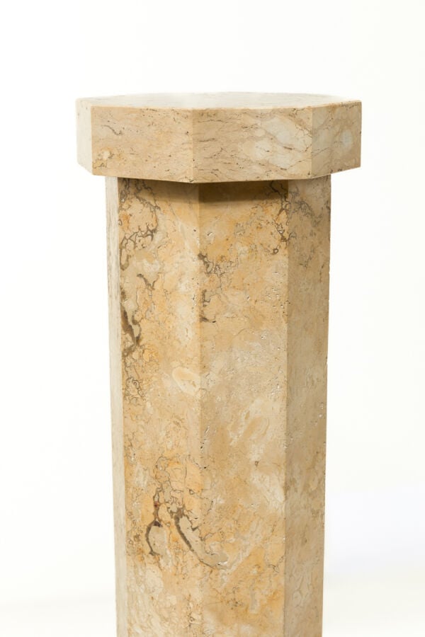 Travail XXEme - Paire de colonnes de présentation en marbre jaune veiné - H : 1… vente aux encheres auction house commissaire-priseur boisgirard antonini