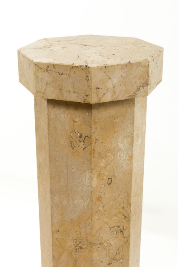 Travail XXEme - Paire de colonnes de présentation en marbre jaune veiné - H : 1… vente aux encheres auction house commissaire-priseur boisgirard antonini