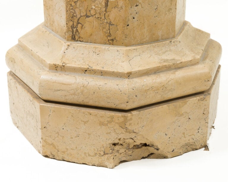 Travail XXEme - Paire de colonnes de présentation en marbre jaune veiné - H : 1… vente aux encheres auction house commissaire-priseur boisgirard antonini