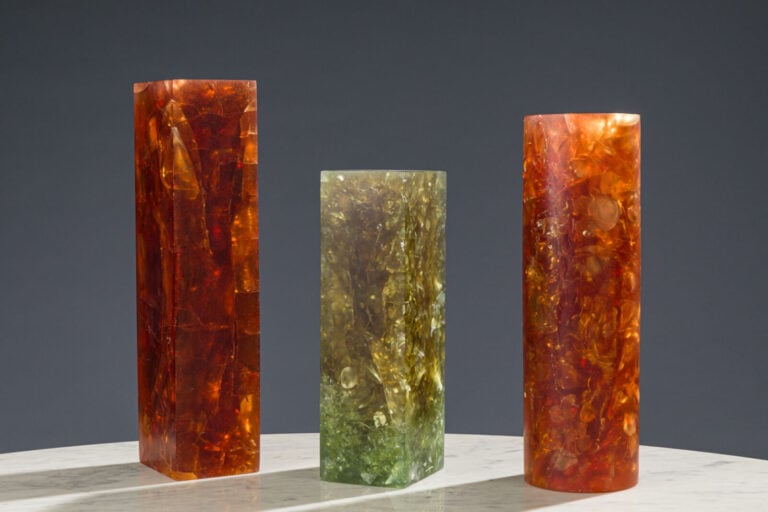 Travail XXème - Suite de trois pieds de lampes en résine fractale teintée orang… maison de vente aux encheres commissaire-priseur auction house boisgirard antonini