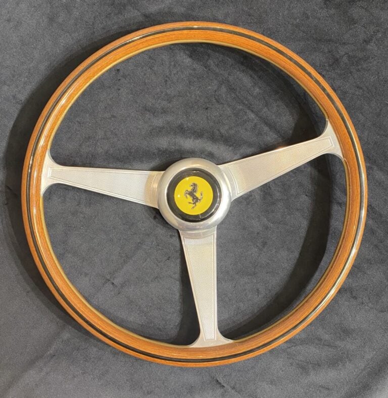 Véritable volant aluminium et bois Ferrari Nardi Torino - Numéroté