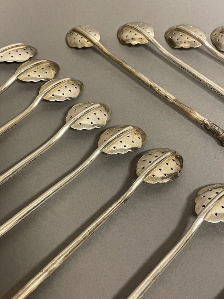 Ensemble de 12 cuillères à saupoudrer en argent( 800°) - Poids total : 186,7 g…