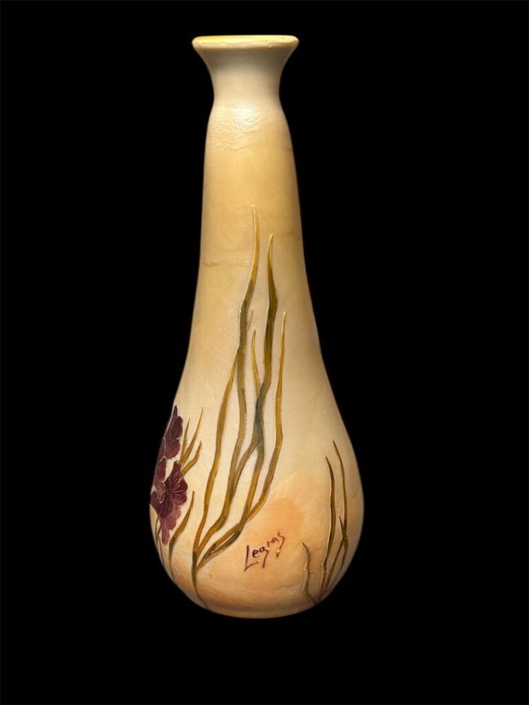 LEGRAS - Vase à panse bulbeuse à col resserré et légèrement évasé à décor en ve…