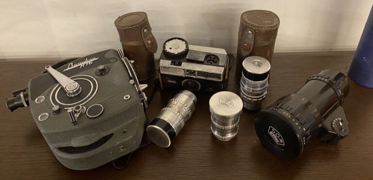 Lot D'APPAREILS PHOTOGRAPHIQUES : - Photax, Instamatic Kodak, Kodak Retina , Ze…