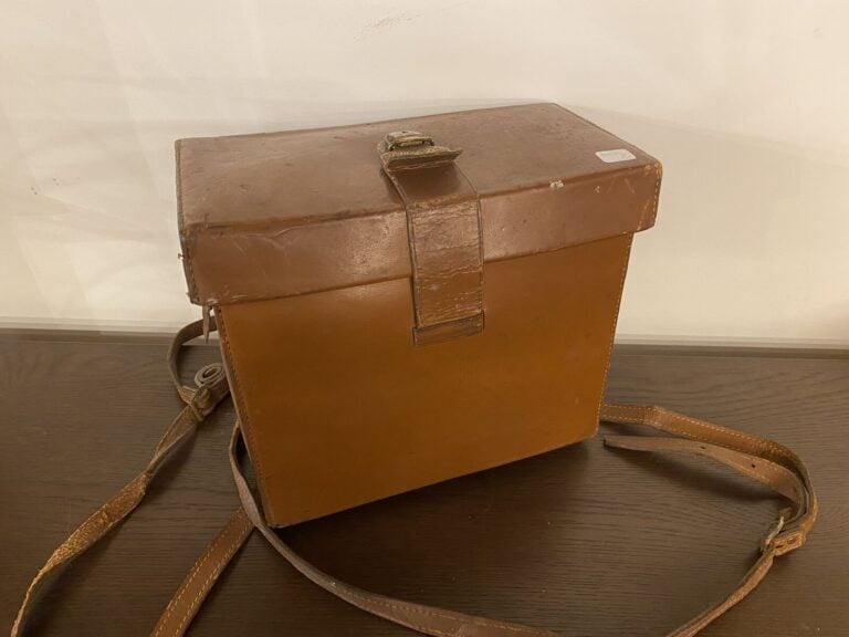 Lot D'APPAREILS PHOTOGRAPHIQUES : - Photax, Instamatic Kodak, Kodak Retina , Ze…