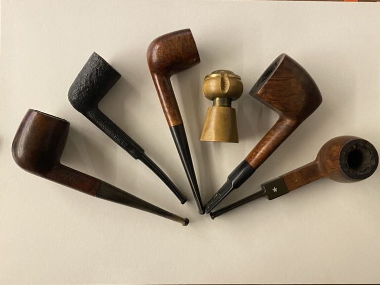 Lot de 5 pipes dont 3 ABDULLA et un briquet "bouchon de champagne" - - Lot à re…