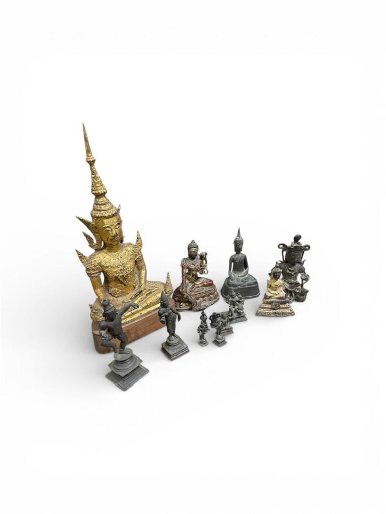 Lot de sujets représentants des divinités asiatiques dont Bouddha, Bodhisattva,…