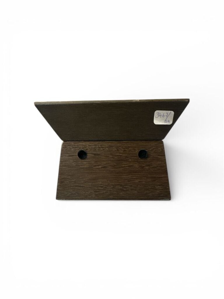 Maison REUGE - Boite à musique en bois servant de porte lettres. - Portant une…