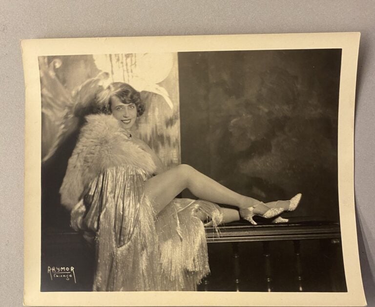 MISTINGUETT. Important ensemble de documents photographiques et programmes, par…