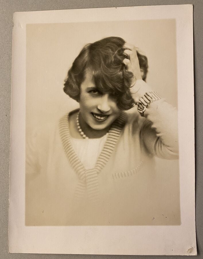 MISTINGUETT. Important ensemble de documents photographiques et programmes, par…