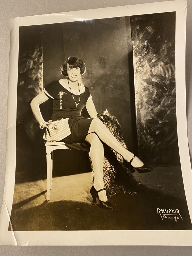 MISTINGUETT. Important ensemble de documents photographiques et programmes, par…