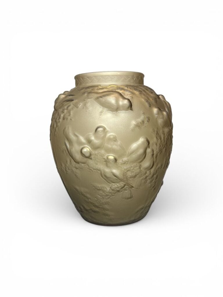 MULLER - Vase ovoïde à col droit en verre moulé-pressé à décor d'oiseaux branch…