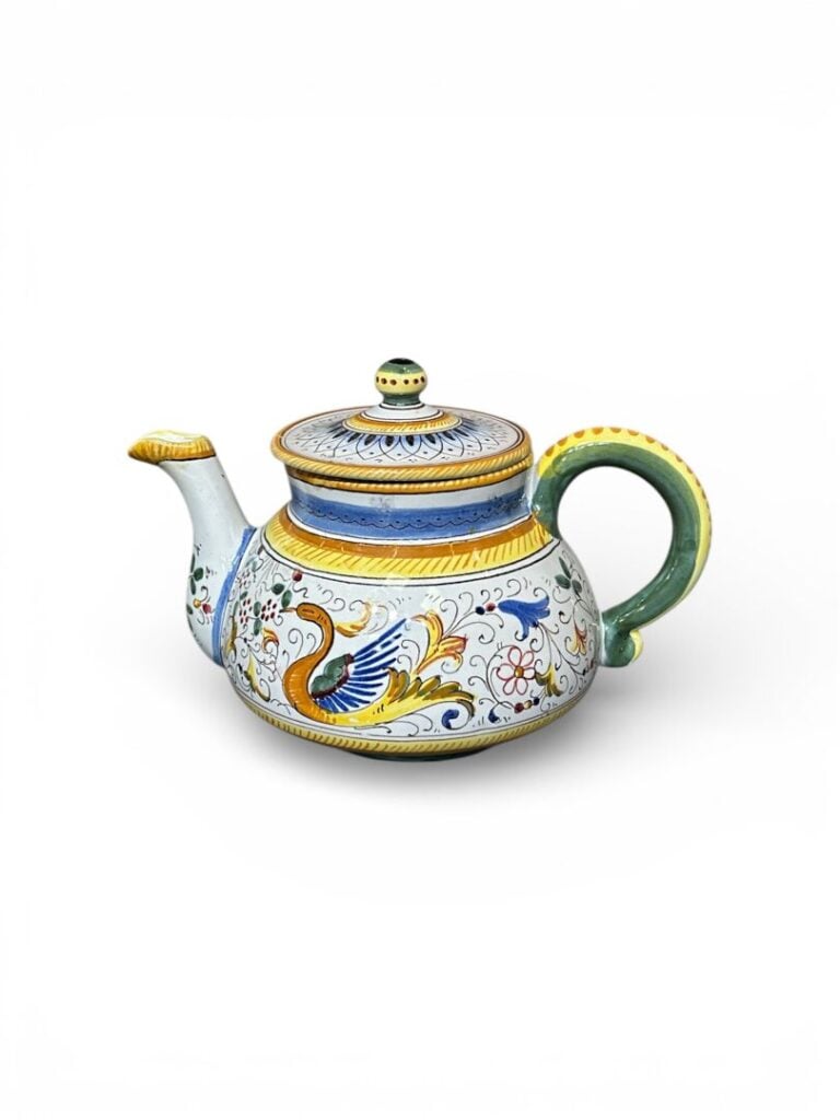 RETIRE DE LA VENTE - DERUTA - Service à café en majolique à décor de volatiles…