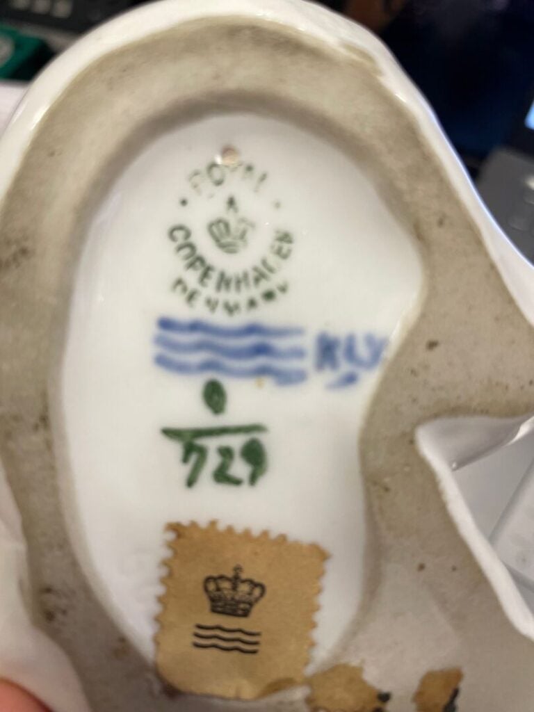 ROYAL COPENHAGUE - Lot de deux sujets en porcelaine émaillée représentant des o…
