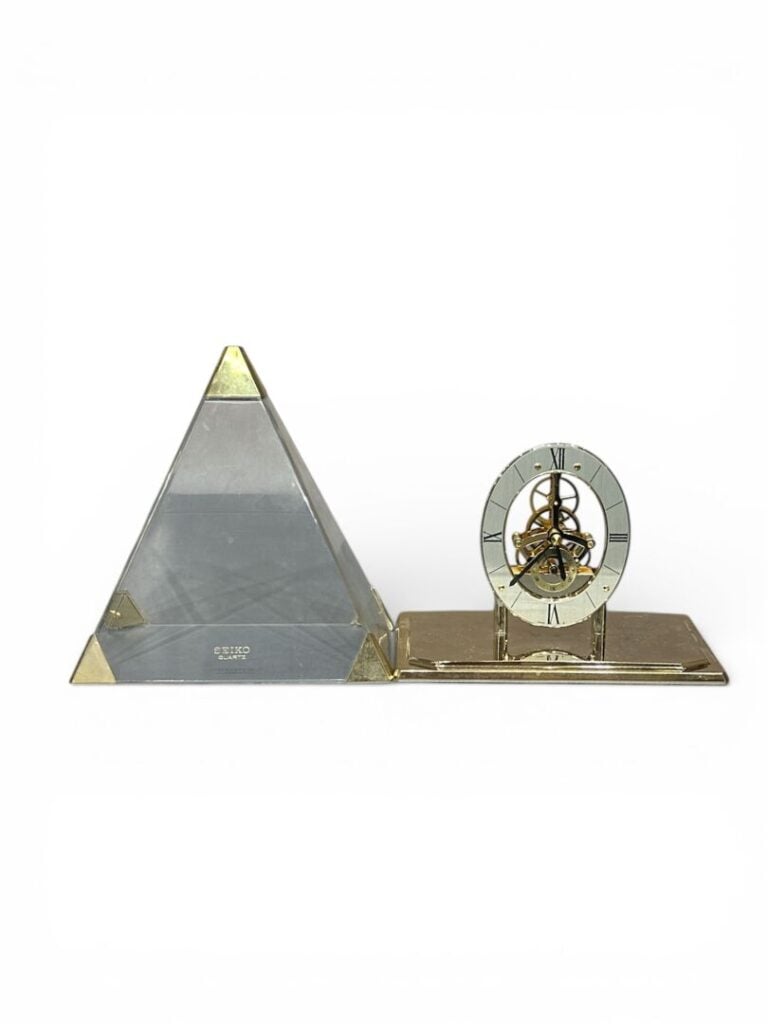 SEIKO - Pendulette en forme de pyramide - Mouvement quartz - H 21cm