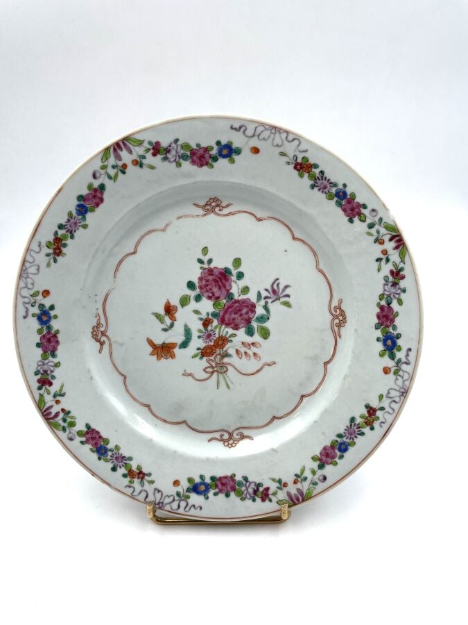Série de 7 ASSIETTES en porcelaine "Compagnie des Indes" - Fêles, égrenures - D…