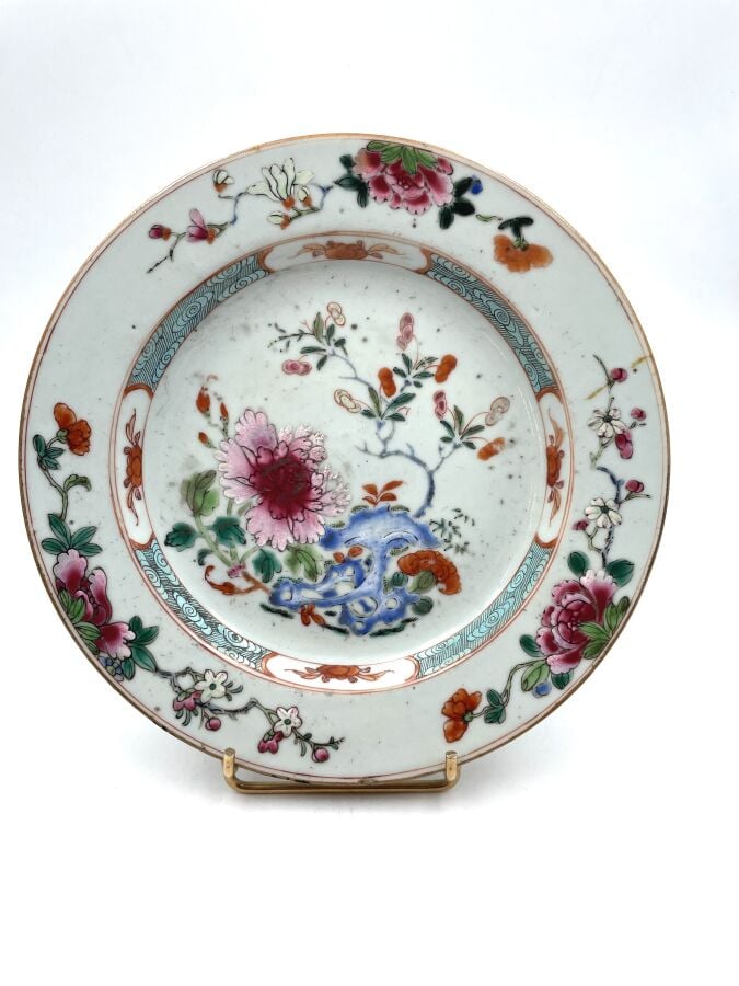 Série de 7 ASSIETTES en porcelaine "Compagnie des Indes" - Fêles, égrenures - D…