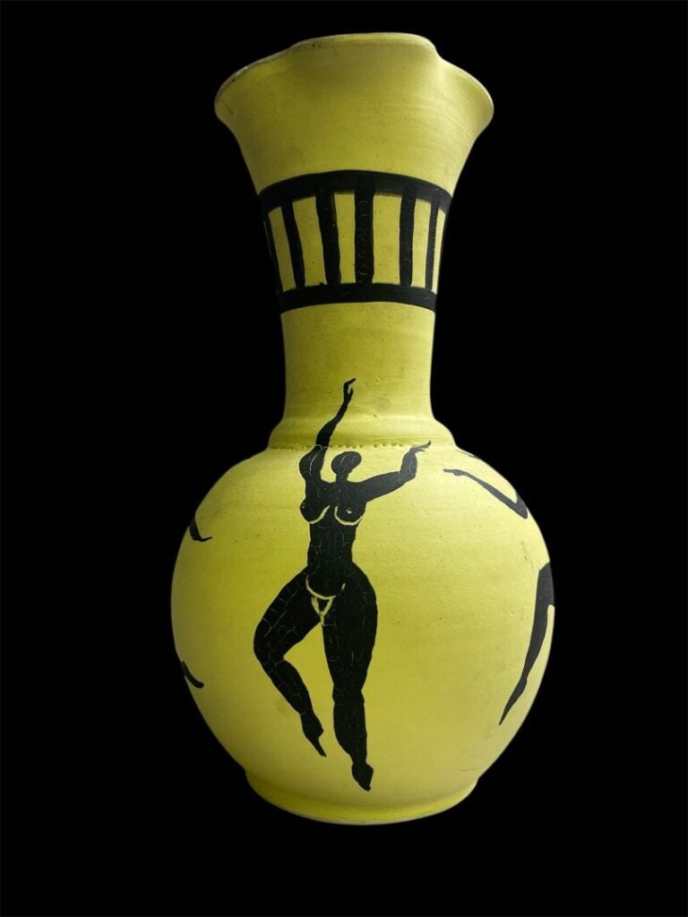 AEGITNA à VALLAURIS - Vase à long col évasé polylobé en céramique émaillée jaun…