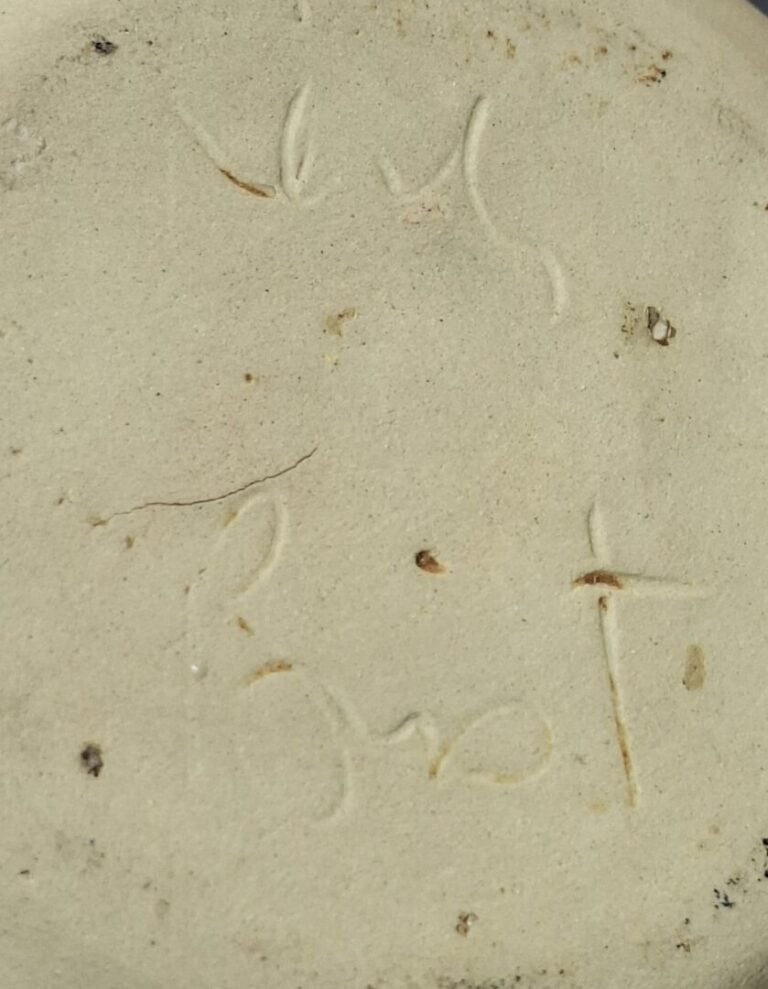 Alain RECH (né en 1936) - Vase rouleau en terre cuite vernissée beige - Signé e…