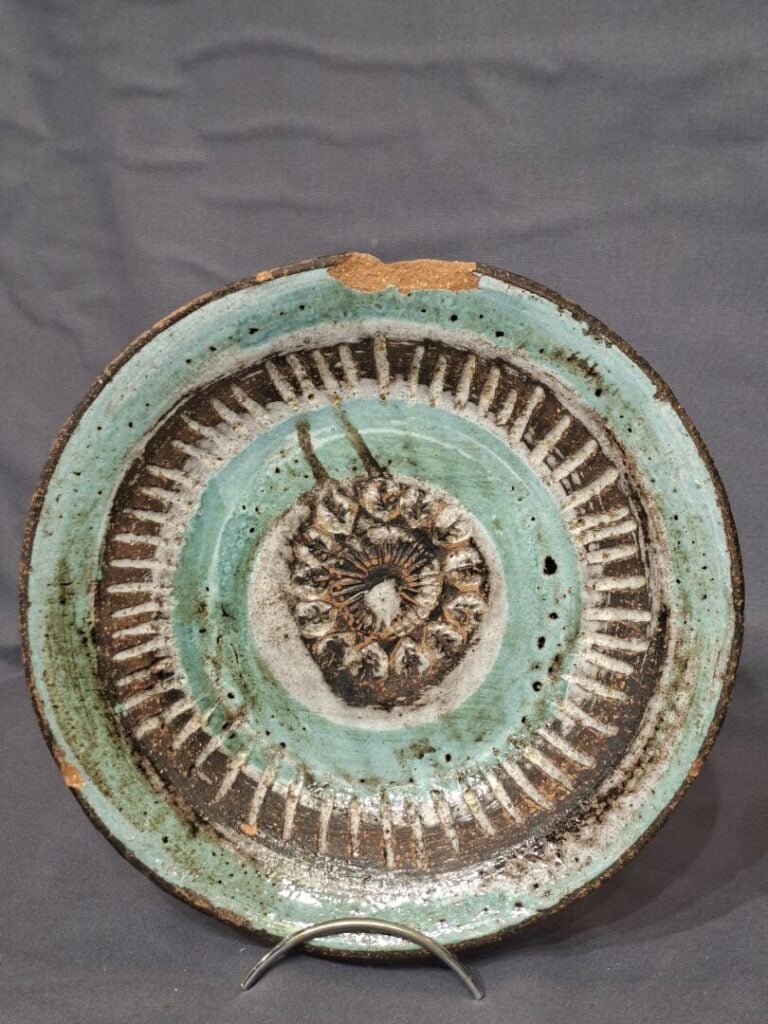 Albert THIRY (1932-2009) - Réunion d'un grand plat rond en céramique émaillée p…