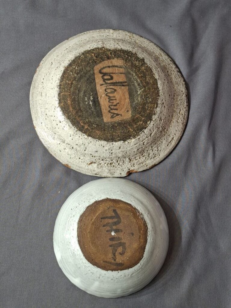 Albert THIRY (1932-2009) - Réunion d'un grand plat rond en céramique émaillée p…
