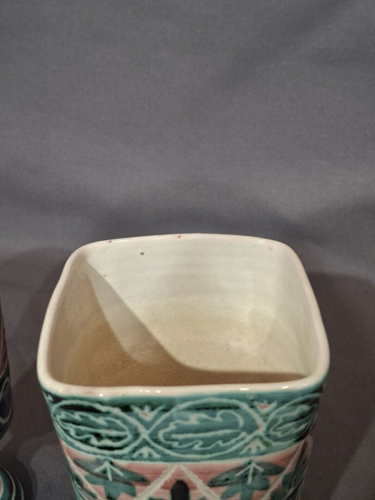 ALLIX (Michel ALEXANDROV 1910- ?), à VALLAURIS - Réunion d'un vase et d'une cou…