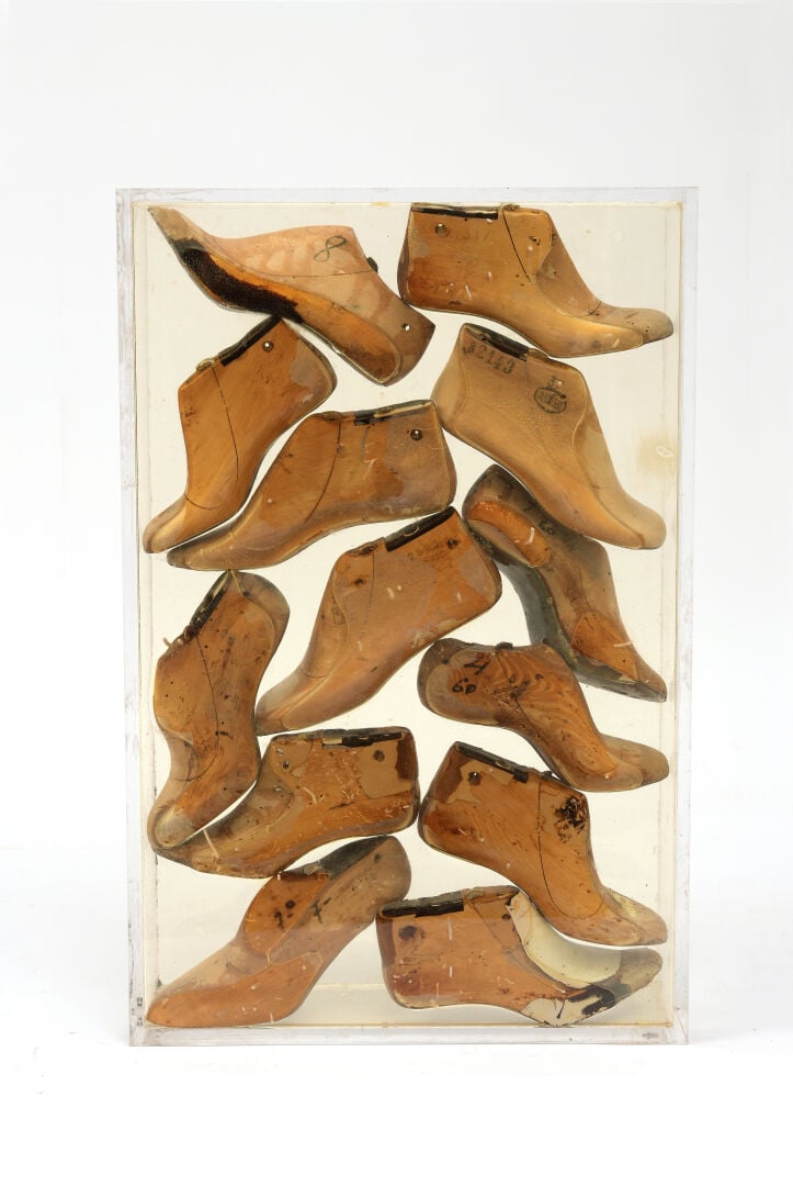 Armand Pierre FERNANDEZ dit ARMAN (1928-2005) - Inclusion de formes de chaussur…