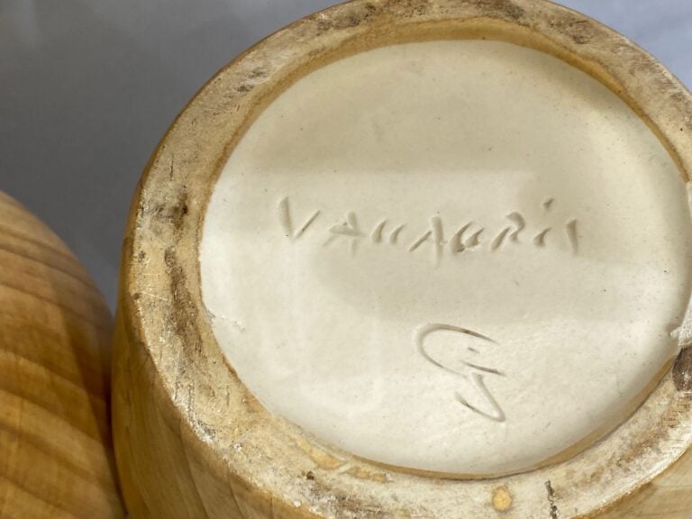 ATELIER GRANDJEAN JOURDAN à VALLAURIS - Réunion de 2 pichets en céramique émail…