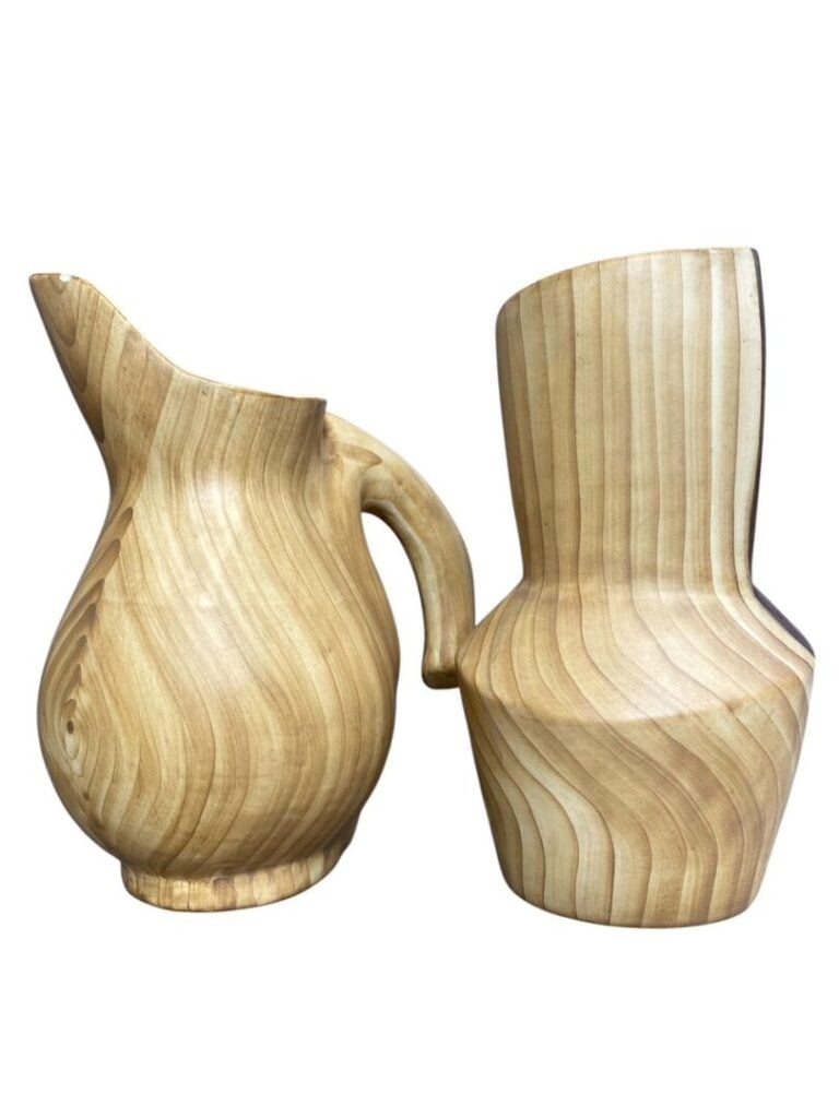 ATELIER GRANDJEAN JOURDAN à VALLAURIS - Réunion de 2 pichets en céramique émail…