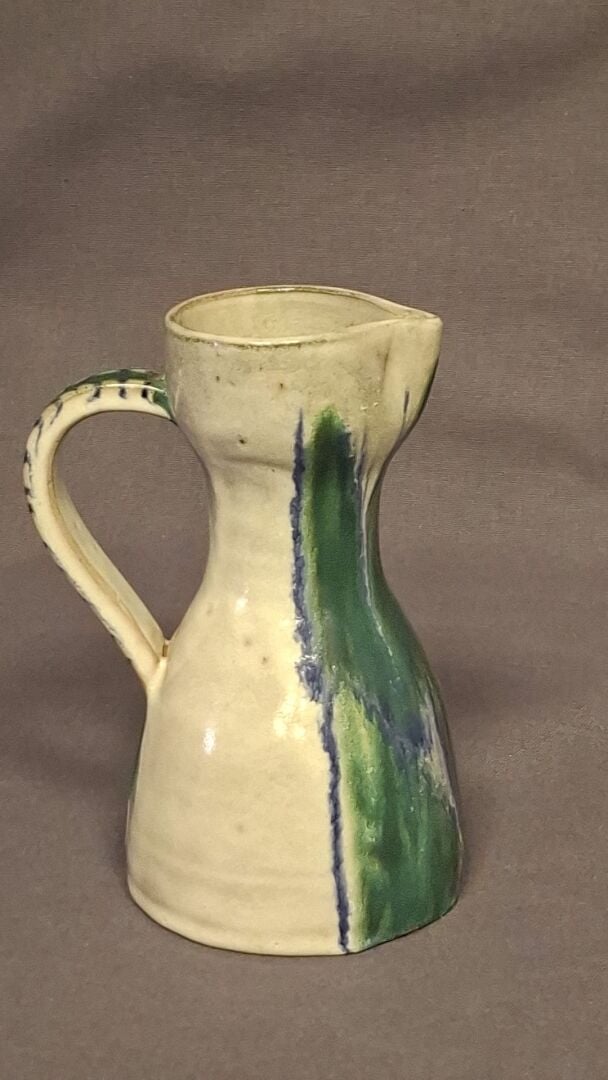ATELIER LE GRAND CHÊNE à VALLAURIS - Pichet en céramique émaillée blanc, bleu e…