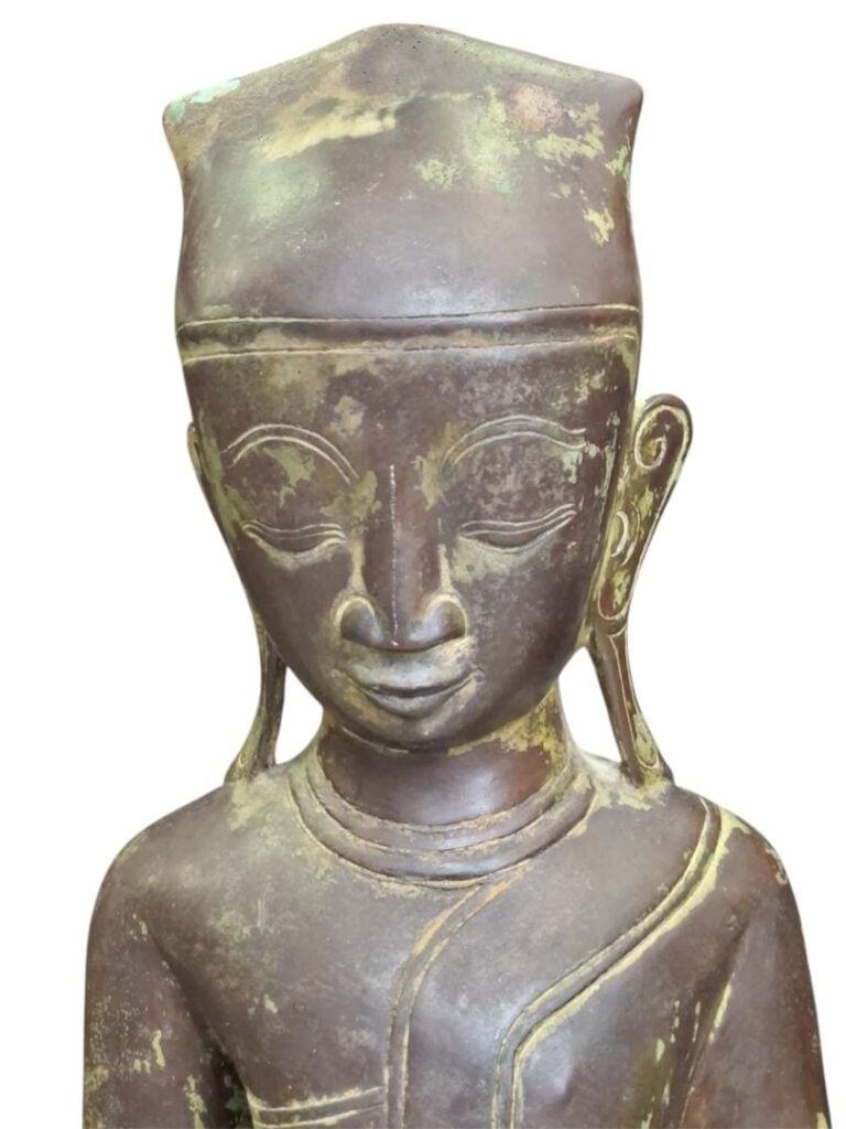 BIRMANIE XIXe - Bouddha assis en méditation, inscription d'offrandes - Bronze -…