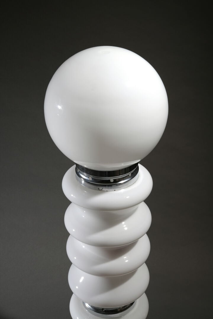 Carlo NASON (1935) & MAZZEGA Murano Editeur - Lampe de sol à piètement lumineux…