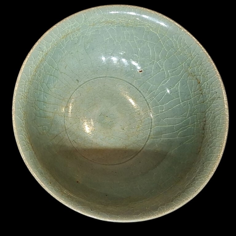 CHINE - Bol en porcelaine craquelée céladon tirant sur le bleu - H 7 cm - D 16…