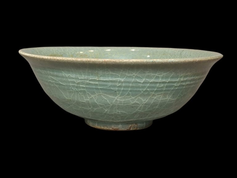 CHINE - Bol en porcelaine craquelée céladon tirant sur le bleu - H 7 cm - D 16…