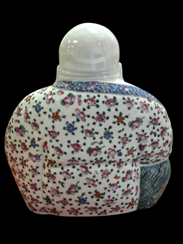 CHINE - Bouddha rieur en porcelaine émaillée polychrome - Marque en creux sous…