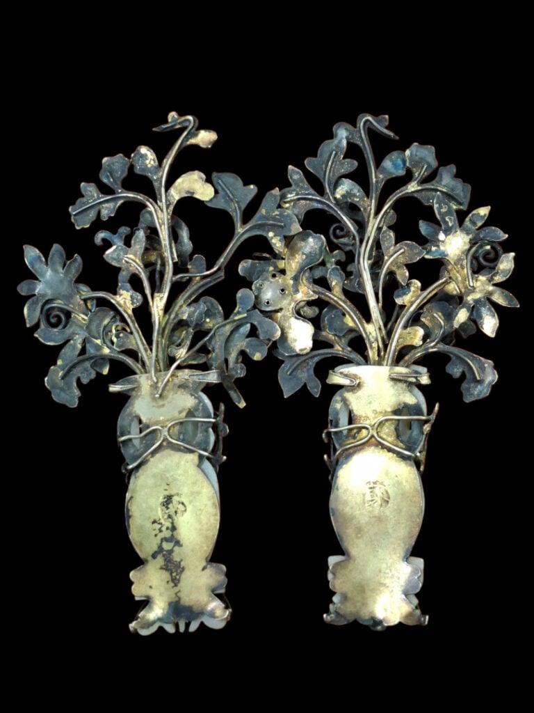 CHINE, Dynastie Qing, Epoque XIXe siècle - PAIRE D'ORNEMENTS EN JADE NEPHRITE -…