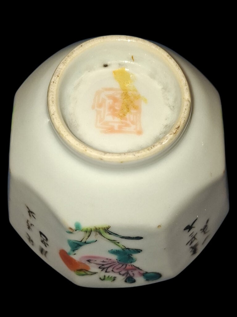 CHINE - Ensemble de deux théières et une petite tasse - H. 10 - Diam. de la tas…