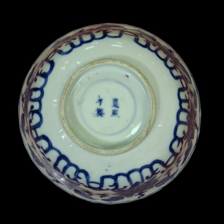 CHINE, Kangxi, XIXe - Bol blanc bleu décor floral - H. 7,5 cm - D 15 cm,