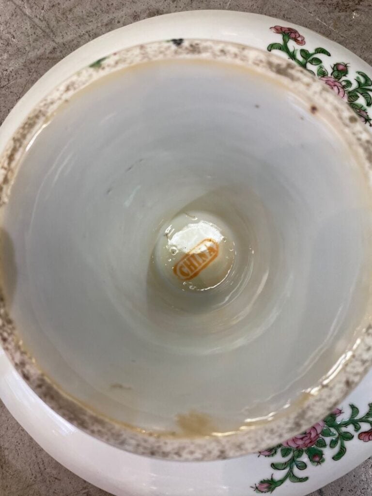 CHINE, Période GUANXU, fin XIXe - Ensemble de porcelaine de Canton, comprenant…