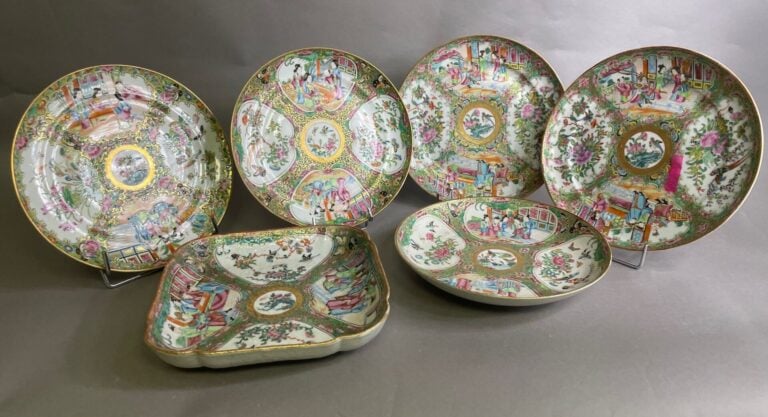 CHINE, Période GUANXU, fin XIXe - Ensemble de porcelaine de Canton, comprenant…