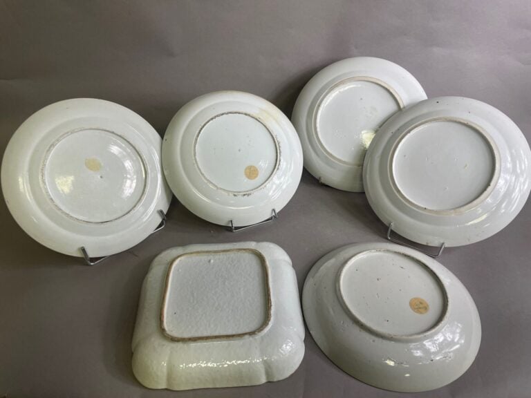 CHINE, Période GUANXU, fin XIXe - Ensemble de porcelaine de Canton, comprenant…
