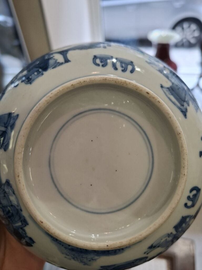 CHINE, Période Qing - Bol en porcelaine blanc bleu, à décor de lettrés - D 17 c…