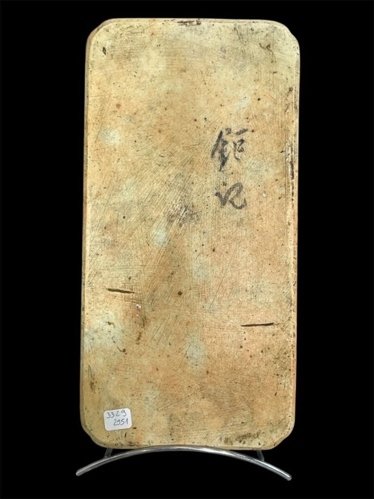 CHINE - Plat en faïence bleu blanc à décor de paysage - Signé à l'arrière - 35…